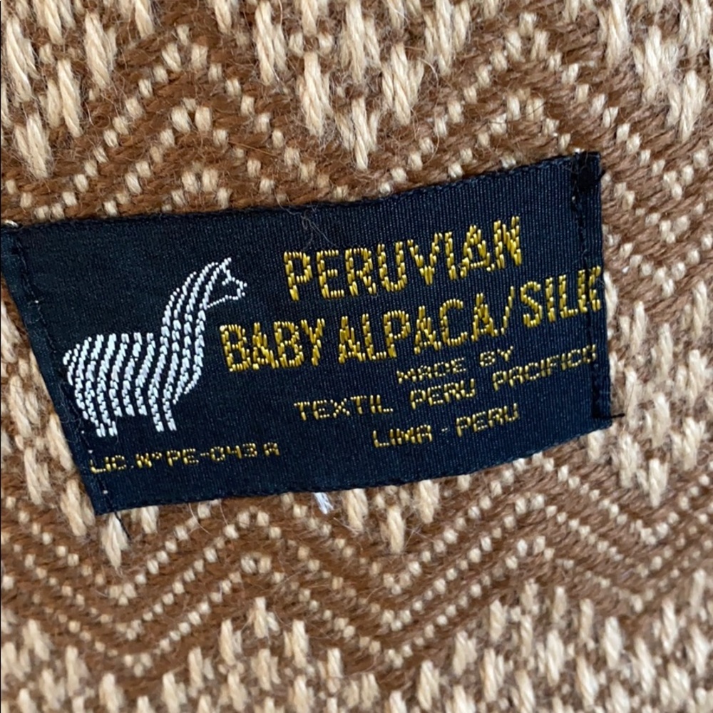 Peruvian baby Alpaca silk scarf!  Brand new! - Picture 2 of 3